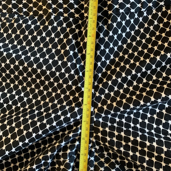 Worthington- modern fit Capri black & white ladies pants - Picture 7 of 9